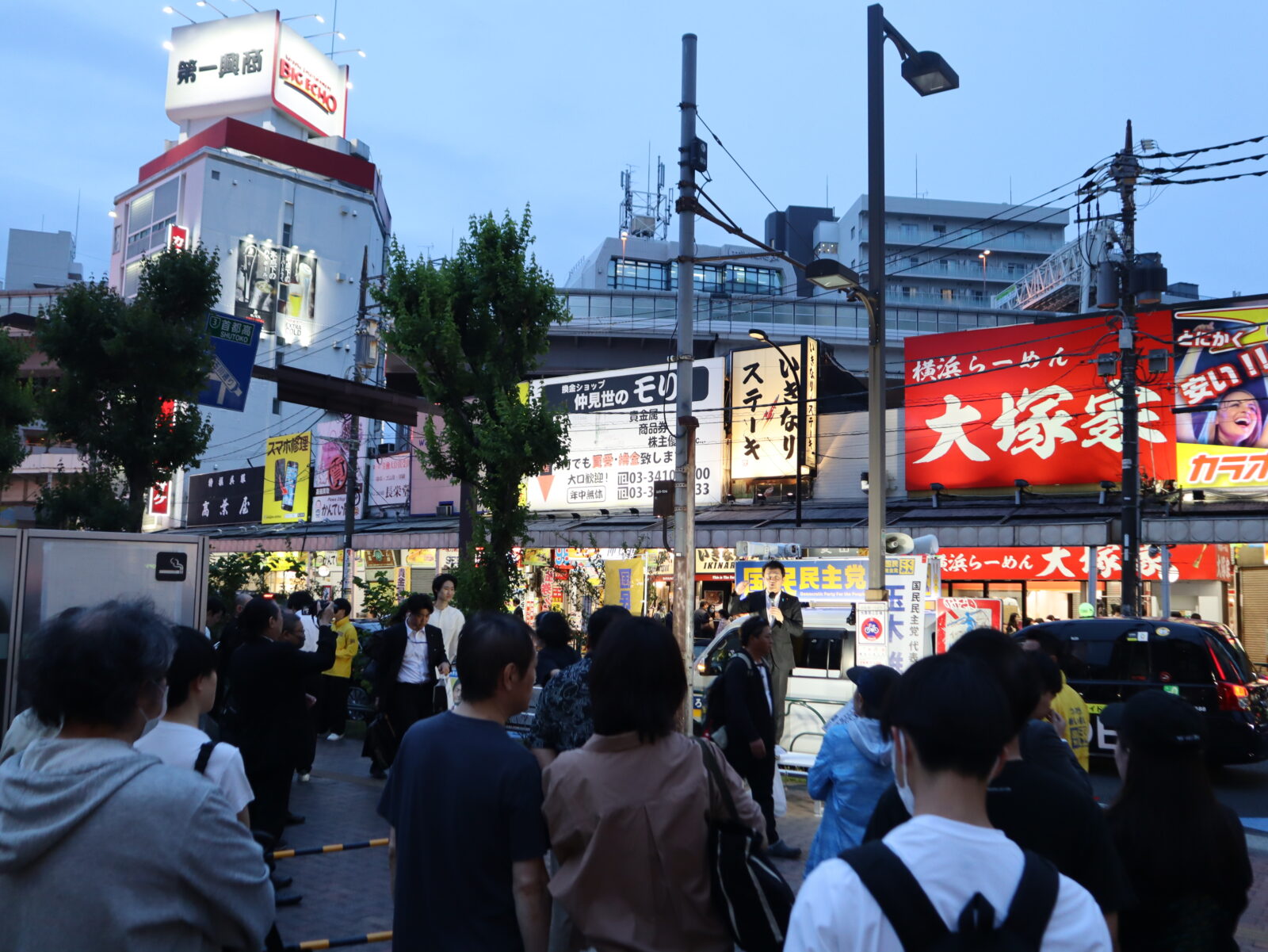 【東京】「生活者、働く者の目線で政策を進める」玉木代表が三軒茶屋駅前で街頭演説
