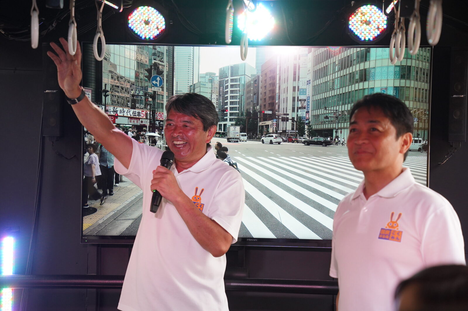 【党員】「LIVE BUS」演説会を開催