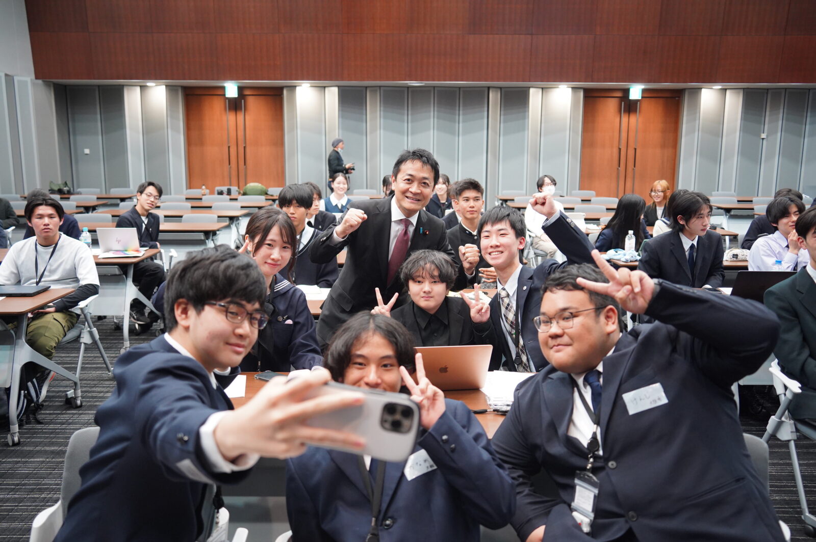 「国民民主党の政策の柱は『人づくりこそ、国づくり』」高校生未来会議で玉木代表が演説 高校生による投票で1位に
