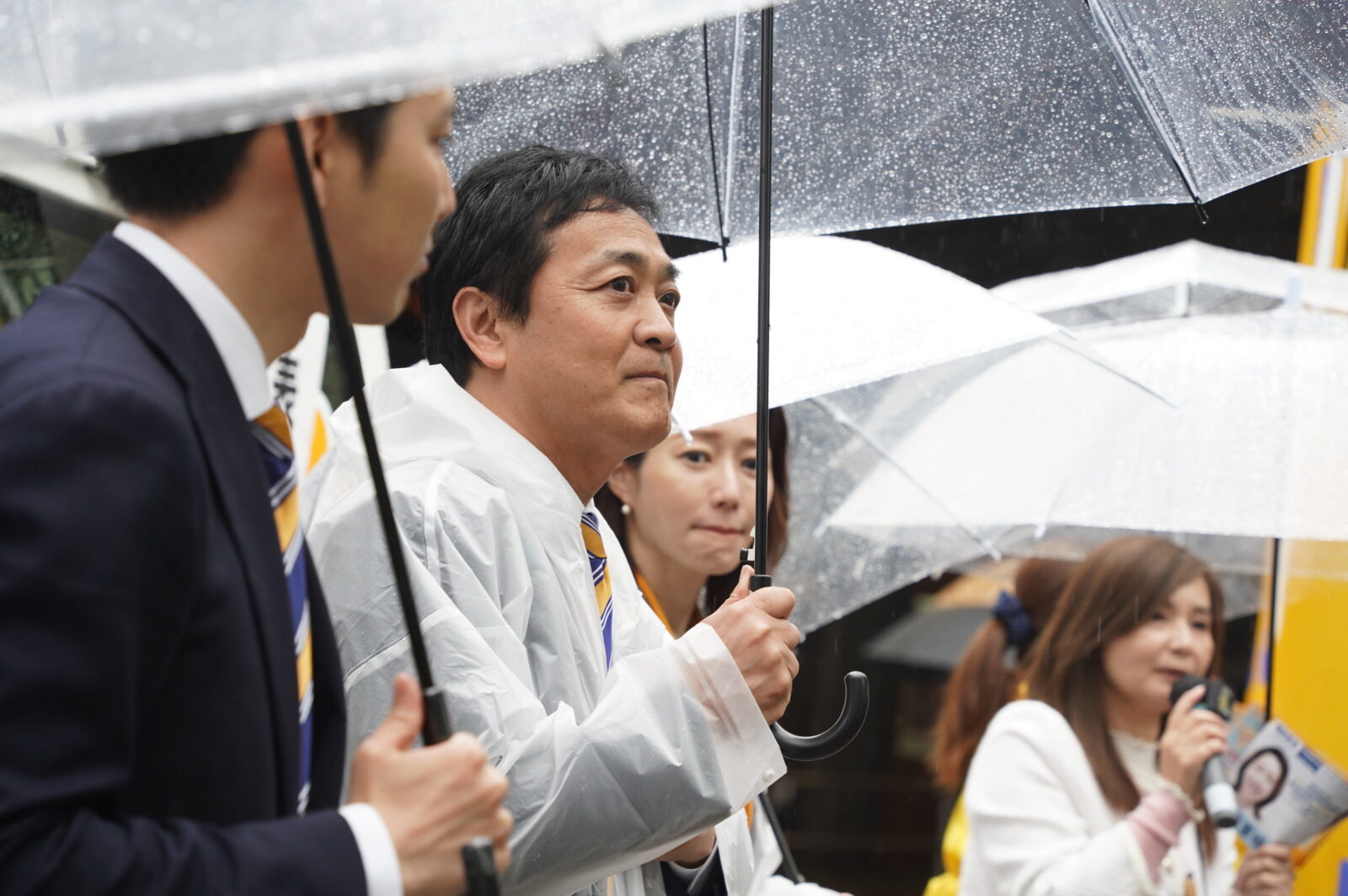 【東京】「あらゆる不安と正面から向き合っていく」玉木代表が牛田総支部長、奥村総支部長と新宿駅東南口で街頭演説