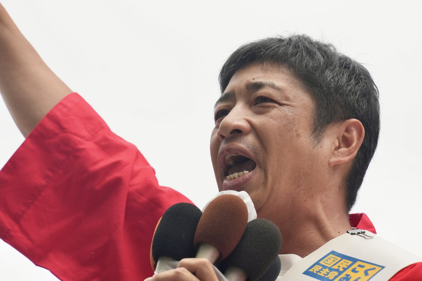 【愛知・水野こういち】「全員参加で政治を変える」玉木代表・伊藤広報委員長とともにJR名古屋駅ゲートタワー前で訴え