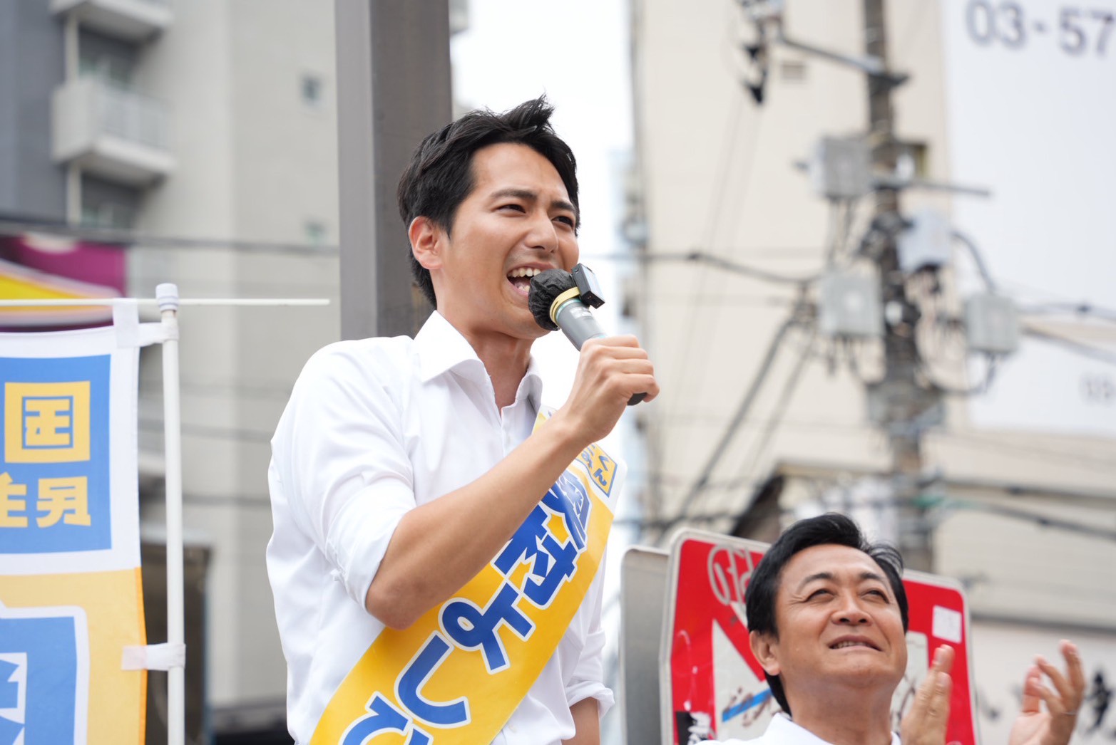 【東京・奥村よしひろ】「政策実現力と交渉力をお与えいただきたい」奥村よしひろ候補が三軒茶屋キャロットタワー前で玉木代表と街頭演説