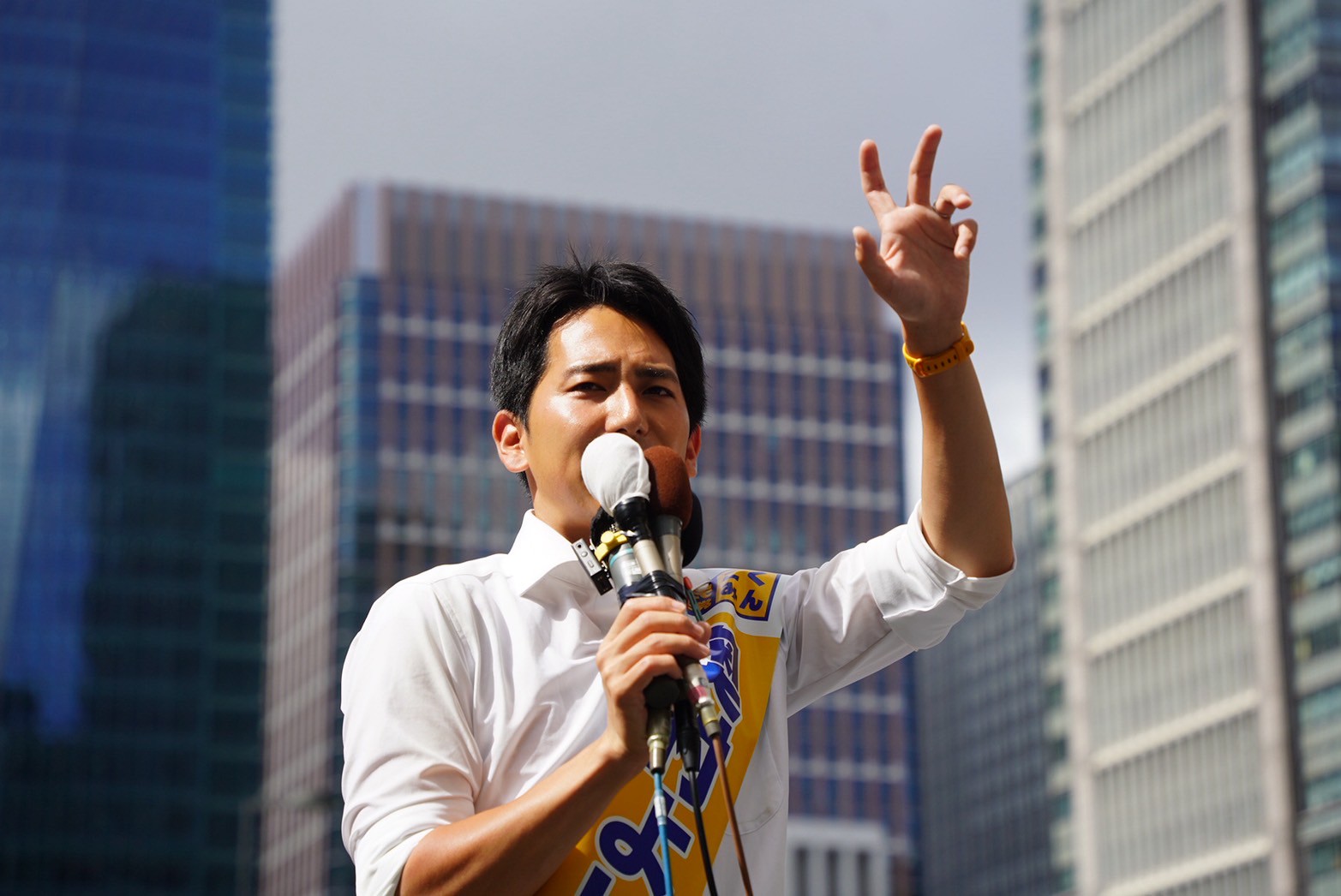 【東京・奥村よしひろ】「本物の経済政策で、日本をもう一度成長軌道に」奥村よしひろ候補が東京駅丸の内口で玉木代表と街頭演説