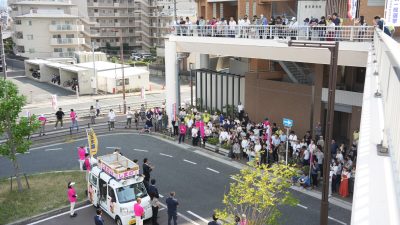 【柏原市議選】「子育て世代を支え、高齢者の不安をなくす」しまの友子候補が玉木代表と演説