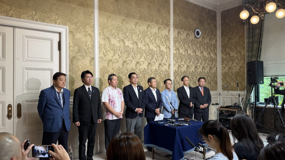 【国会】憲法第53条に基づく臨時国会召集要求書を衆議院議長に提出