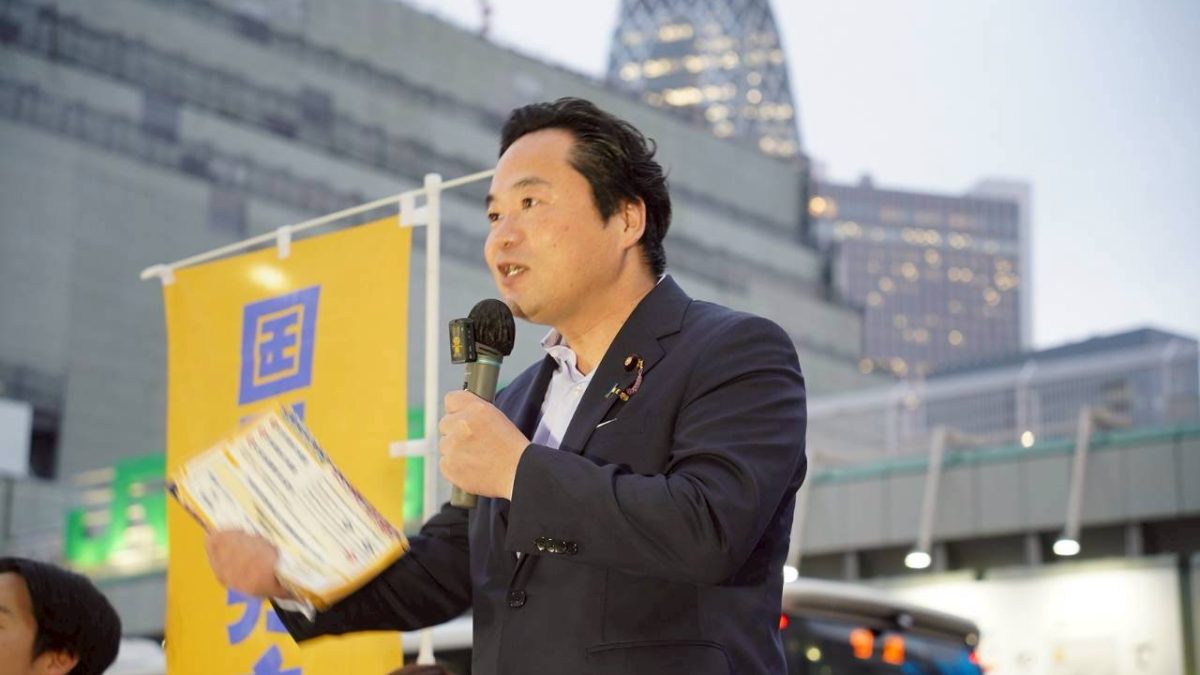 【東京】「民主主義の根幹を合理性もなく変えようとするときは、体を張って抗議の意思を示す」新宿駅前で緊急街頭演説会を開催